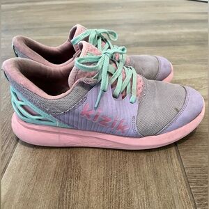 Kizik Girls size 4